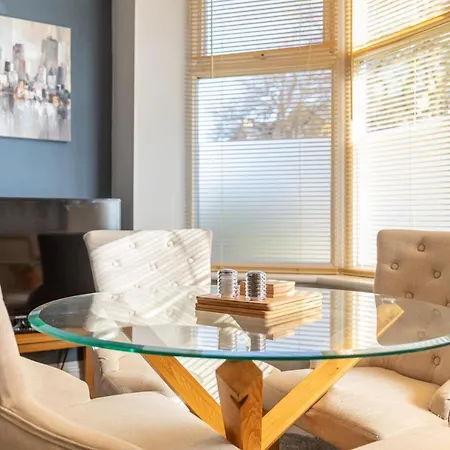 Queens Road 2 Bed Appartamento