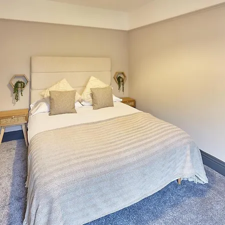 Queens Road 2 Bed