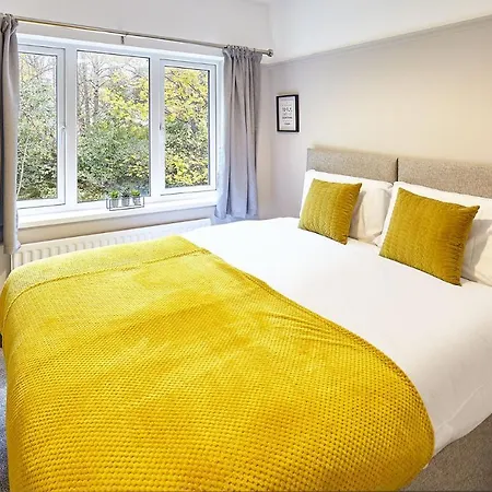 Queens Road 2 Bed Richmond Apartment *