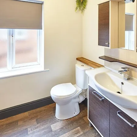 Queens Road 2 Bed Richmond Apartment *