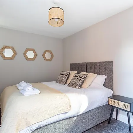 Queens Road 2 Bed * 里士满